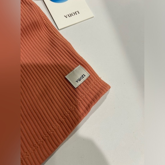 Vuori Women's XS Rib Crop Tank Pink NWT Stretch Rib Knit Built-in Bra - Picture 5 of 8